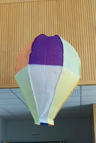 maquette de montgolfière colorée
